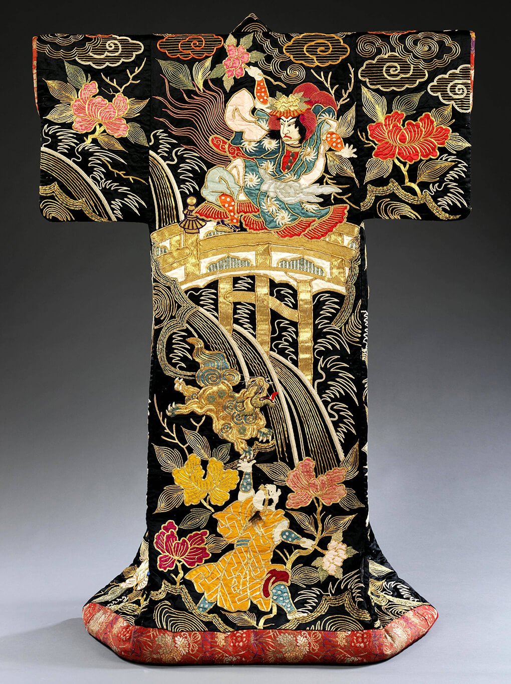 Kimono en soie brodée polychrome